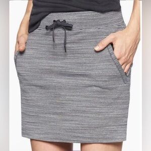 Athleta Activewear Modern Metro Stripe Skort Drawstring  Stretch Grey Size Small
